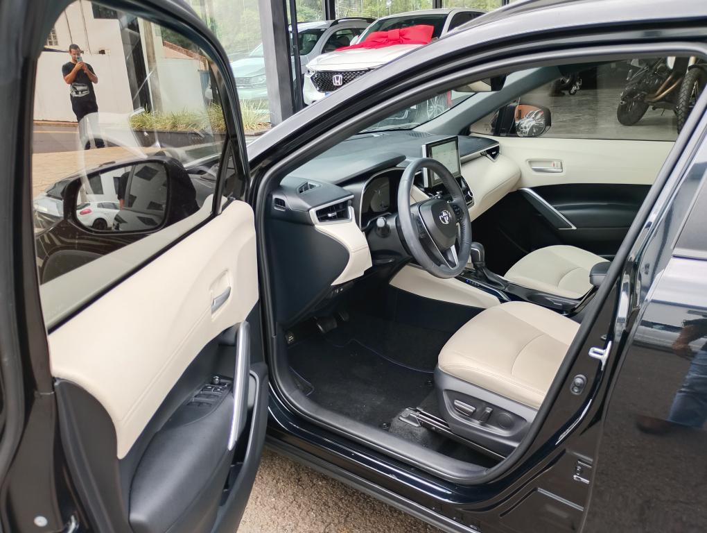 TOYOTA Corolla Cross - Foto