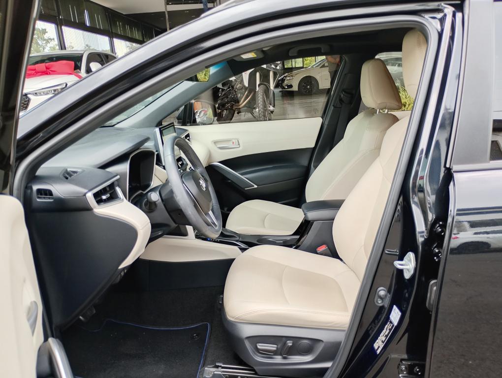 TOYOTA Corolla Cross - Foto