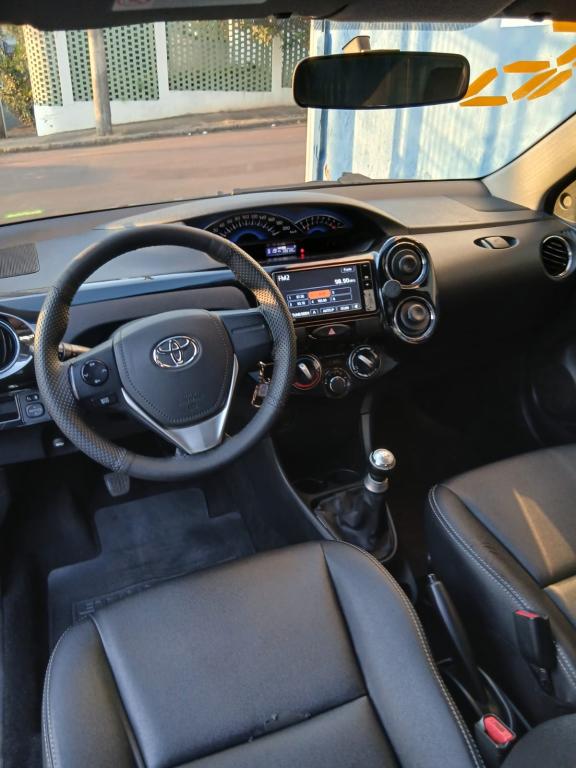 TOYOTA Etios Cross - Foto