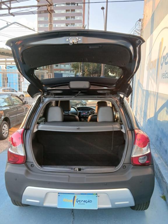 TOYOTA Etios Cross - Foto