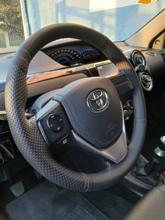 TOYOTA Etios Cross - Foto