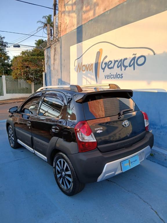 TOYOTA Etios Cross - Foto