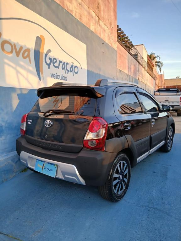 TOYOTA Etios Cross - Foto
