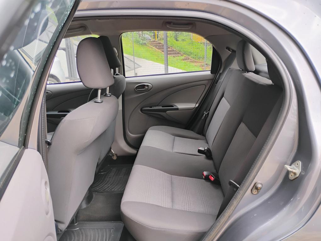 TOYOTA Etios Hatch - Foto