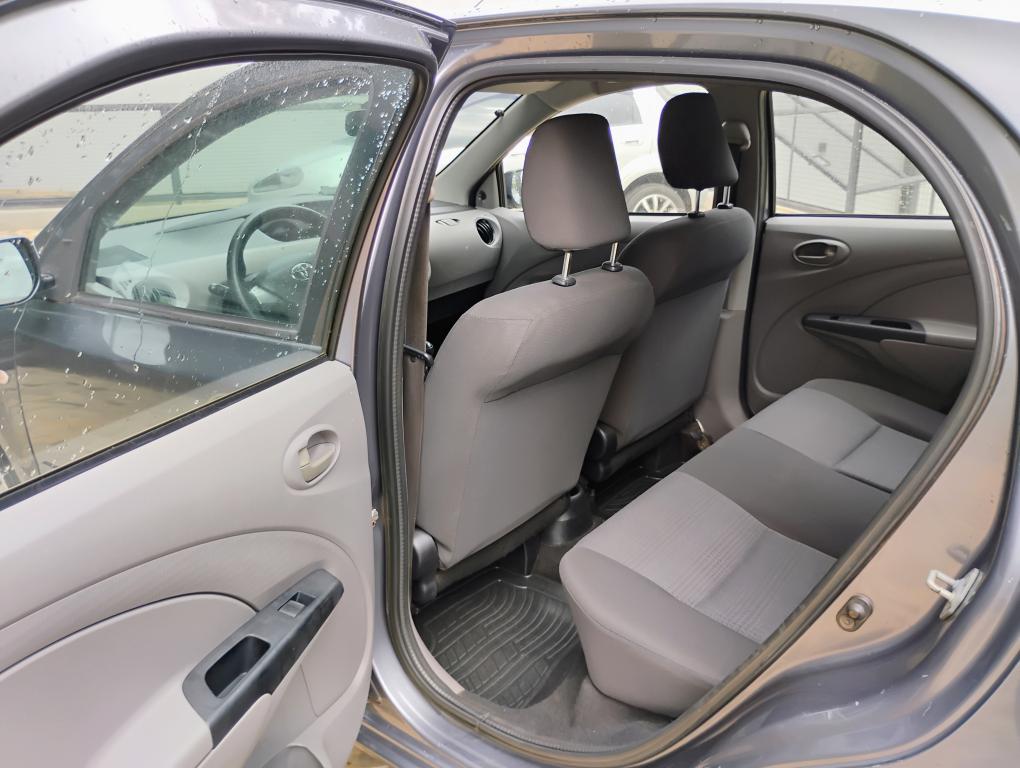 TOYOTA Etios Hatch - Foto