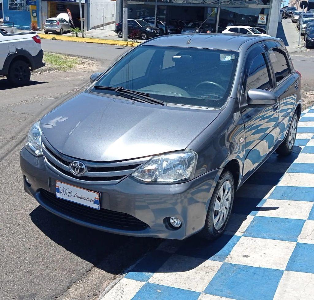 TOYOTA Etios Hatch - Foto