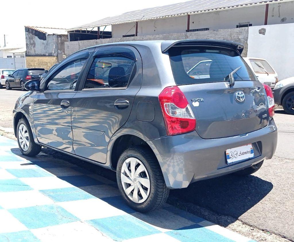 TOYOTA Etios Hatch - Foto