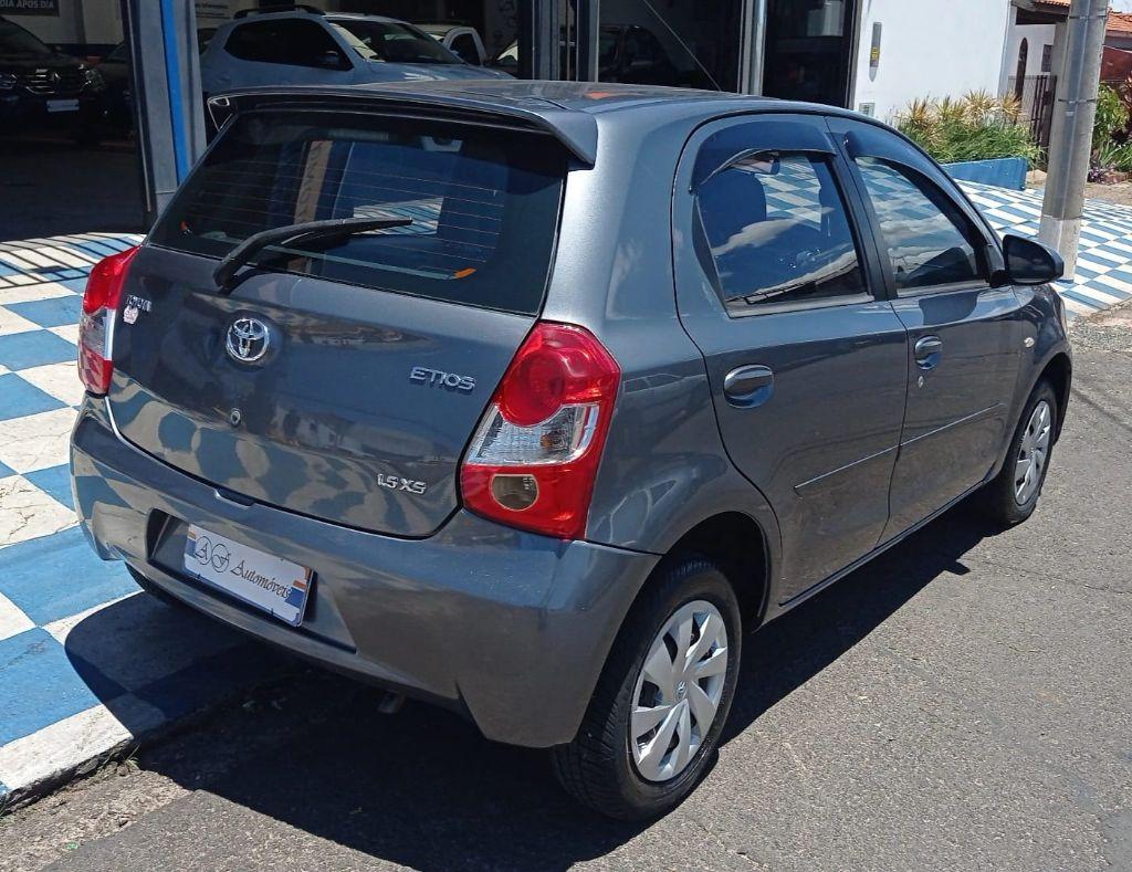 TOYOTA Etios Hatch - Foto