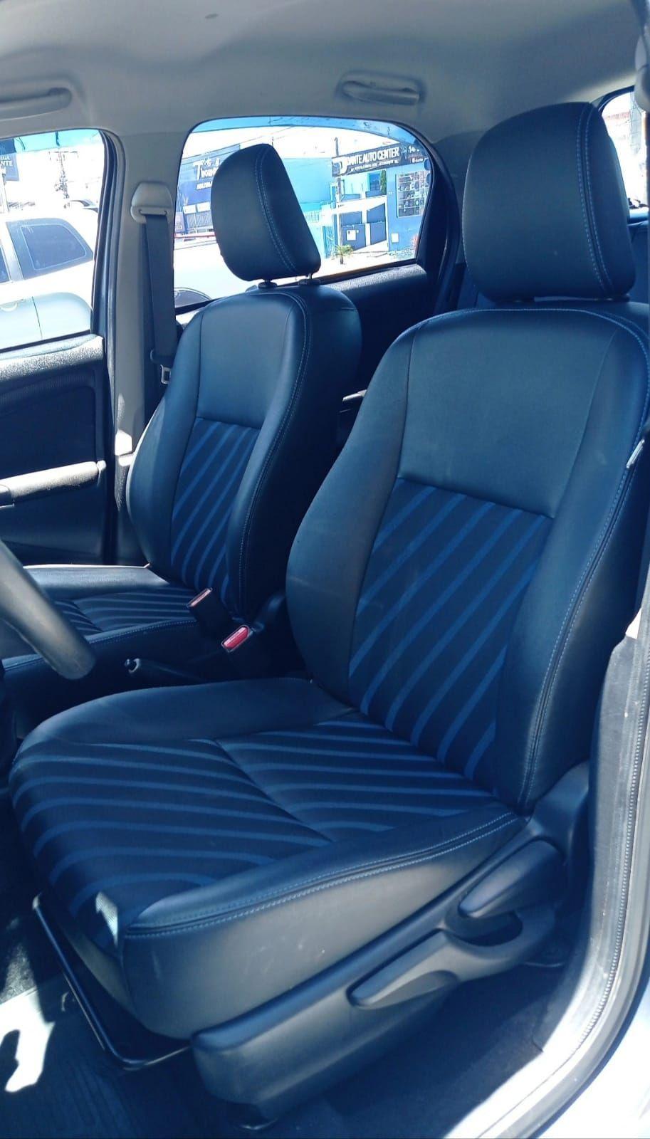 TOYOTA Etios Hatch - Foto