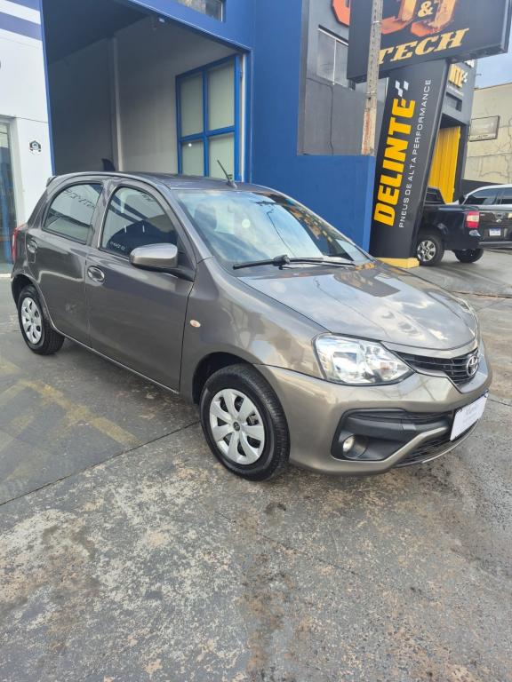 TOYOTA Etios Hatch - Foto