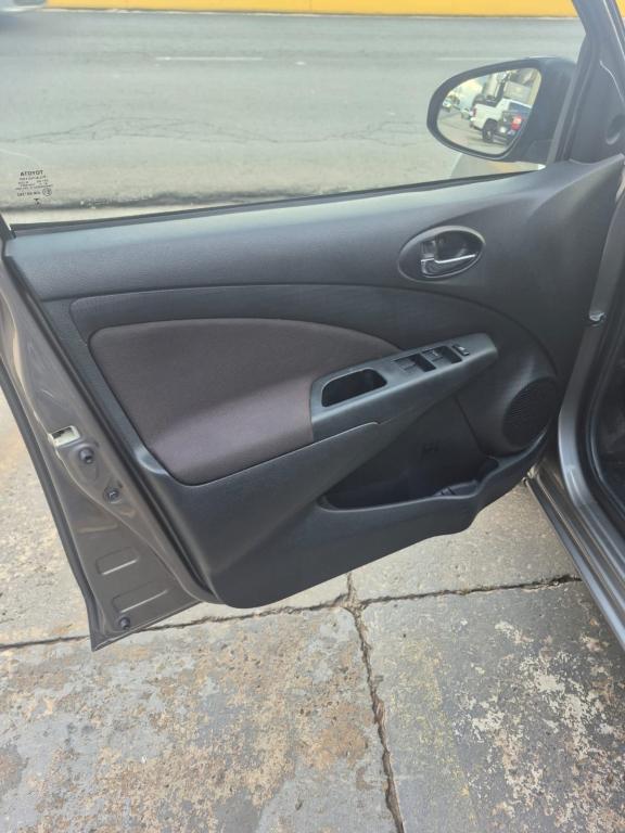 TOYOTA Etios Hatch - Foto