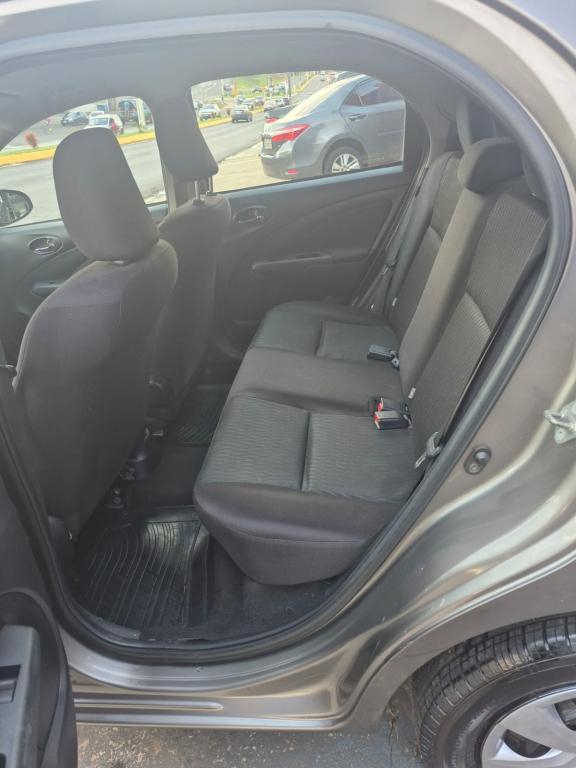 TOYOTA Etios Hatch - Foto