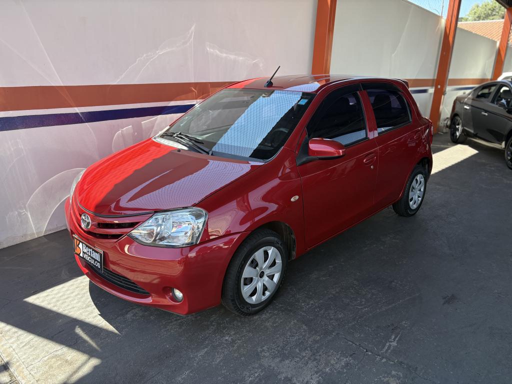 TOYOTA Etios Hatch - Foto