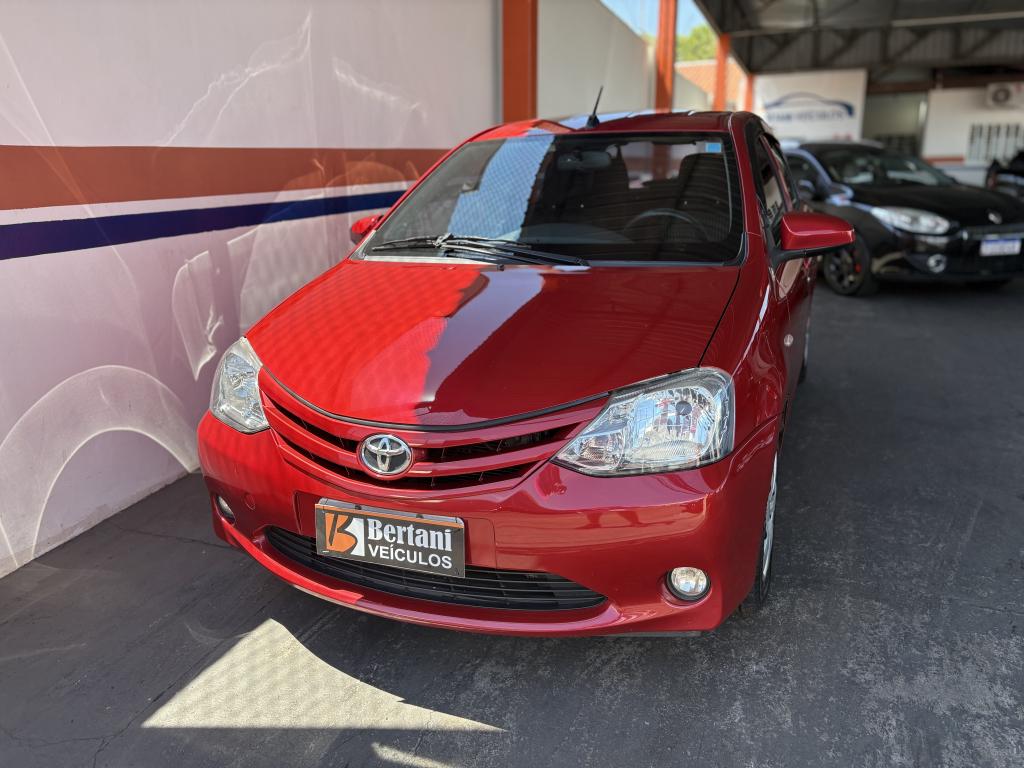 TOYOTA Etios Hatch - Foto