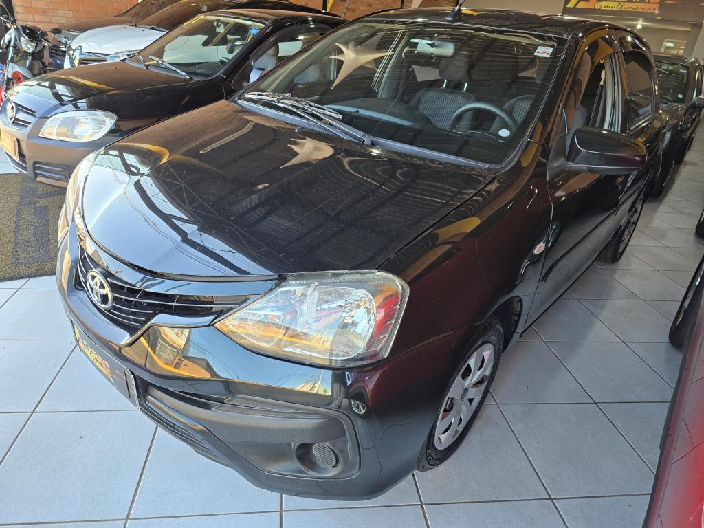 TOYOTA Etios Hatch - Foto