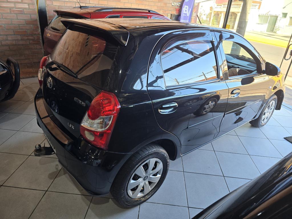 TOYOTA Etios Hatch - Foto