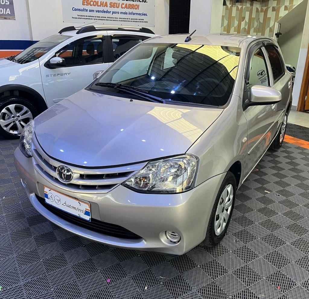 TOYOTA Etios Hatch - Foto