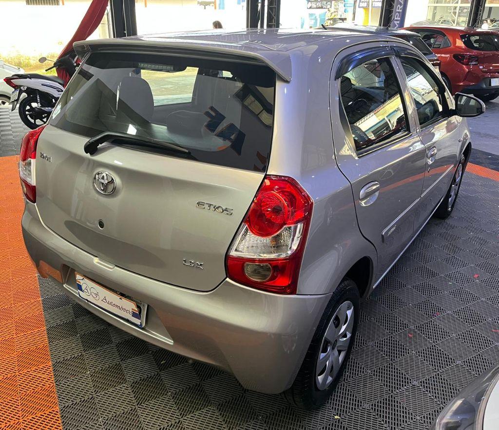 TOYOTA Etios Hatch - Foto