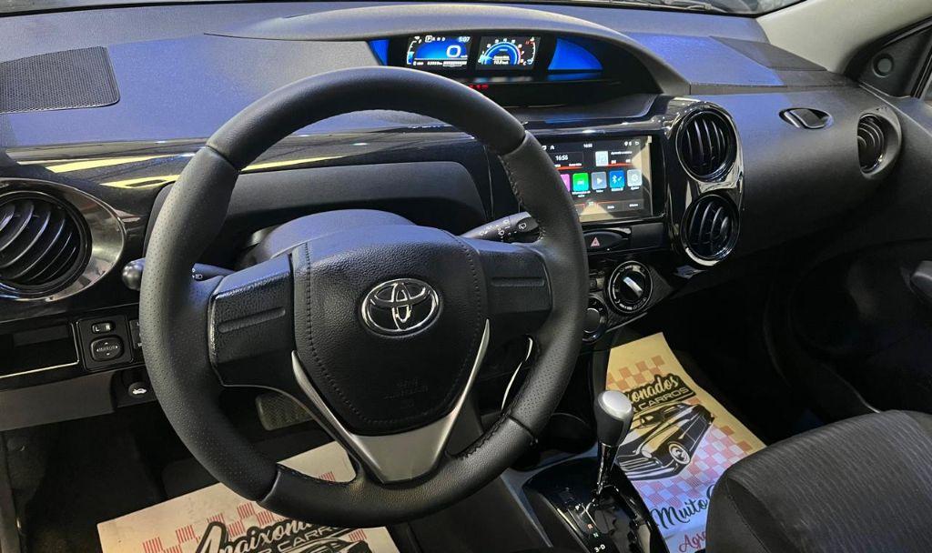 TOYOTA Etios Hatch - Foto