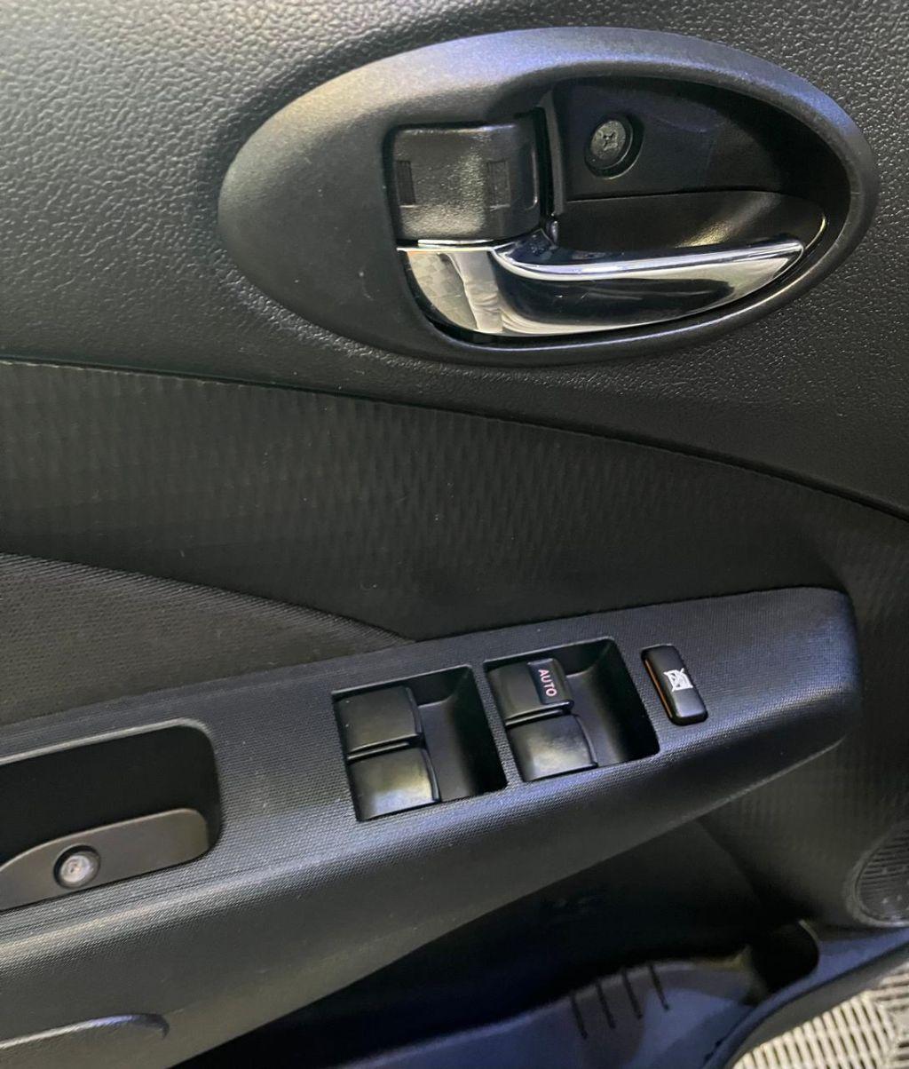TOYOTA Etios Hatch - Foto