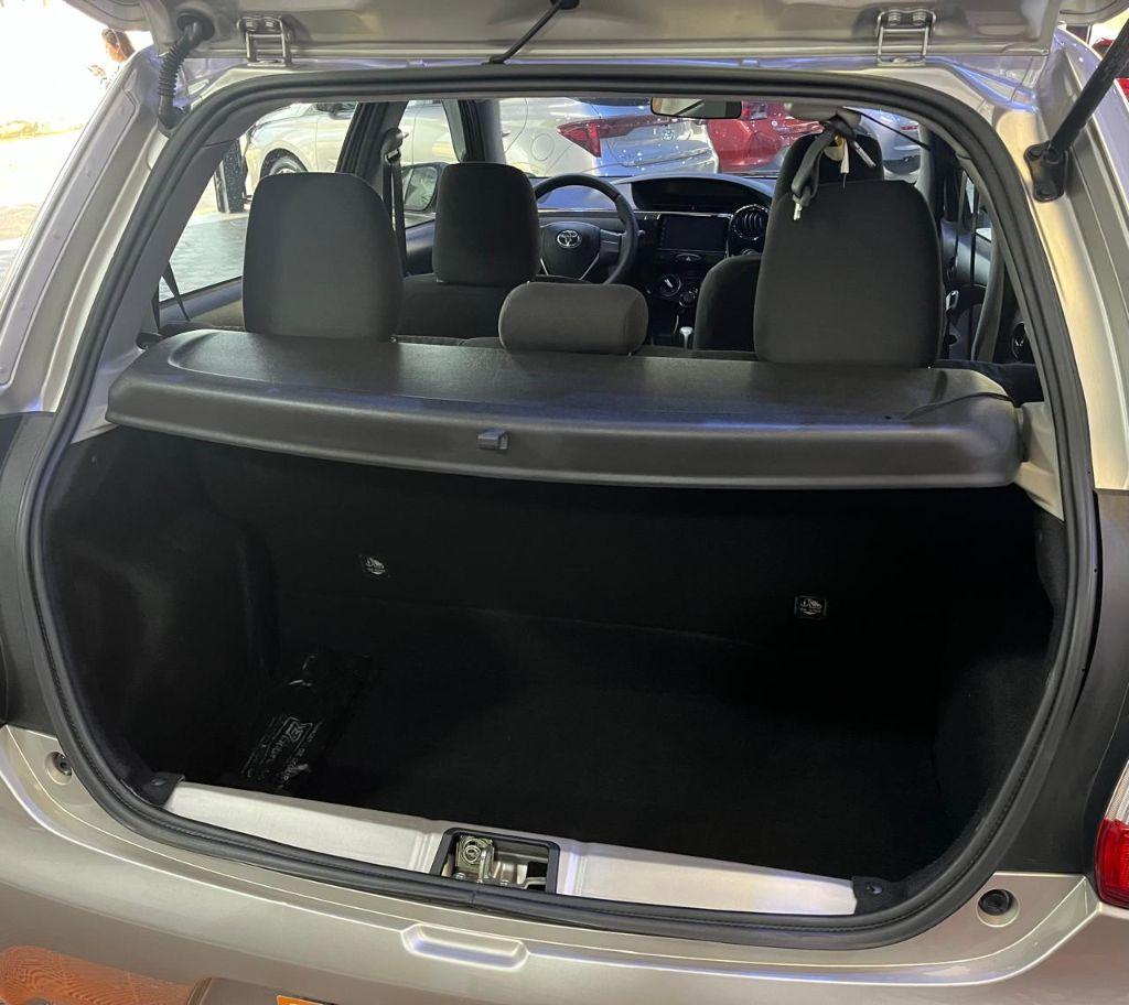 TOYOTA Etios Hatch - Foto