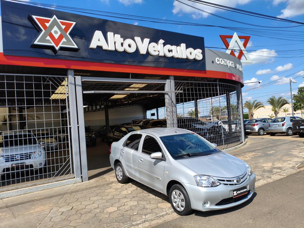 TOYOTA Etios Sedan - Foto