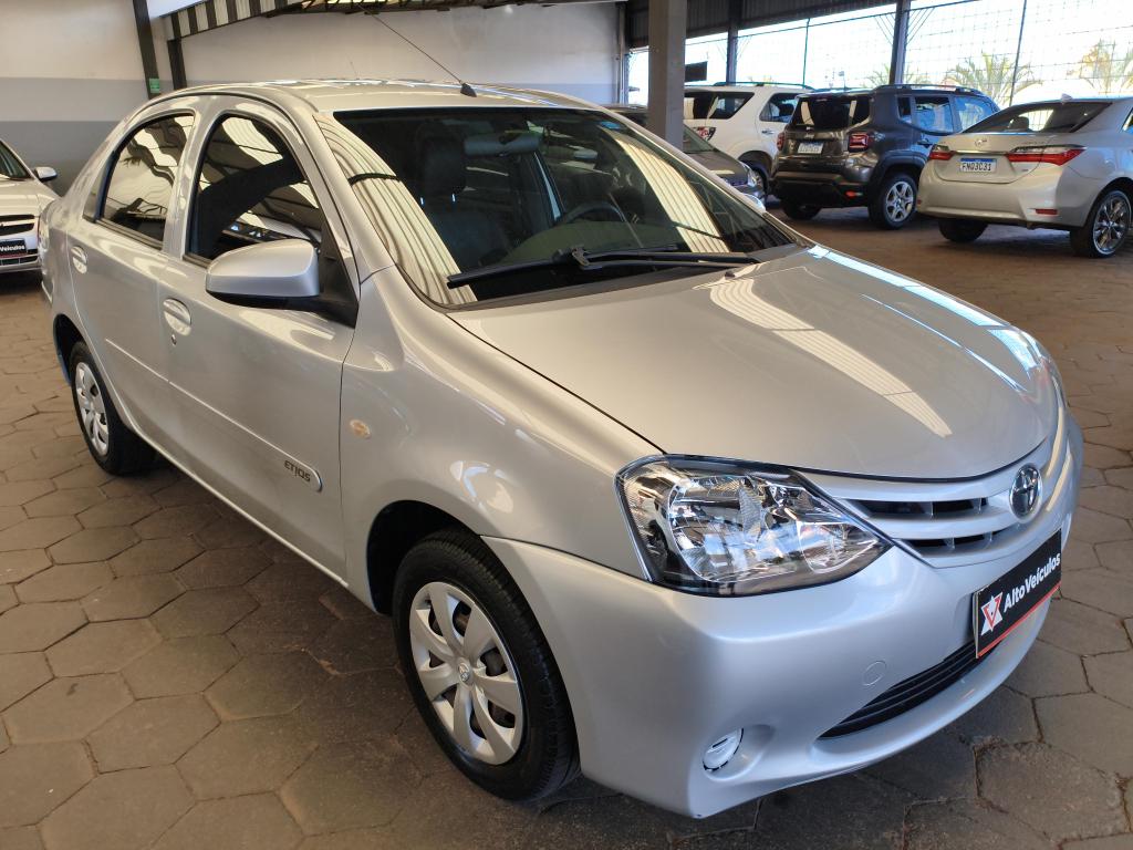 TOYOTA Etios Sedan - Foto