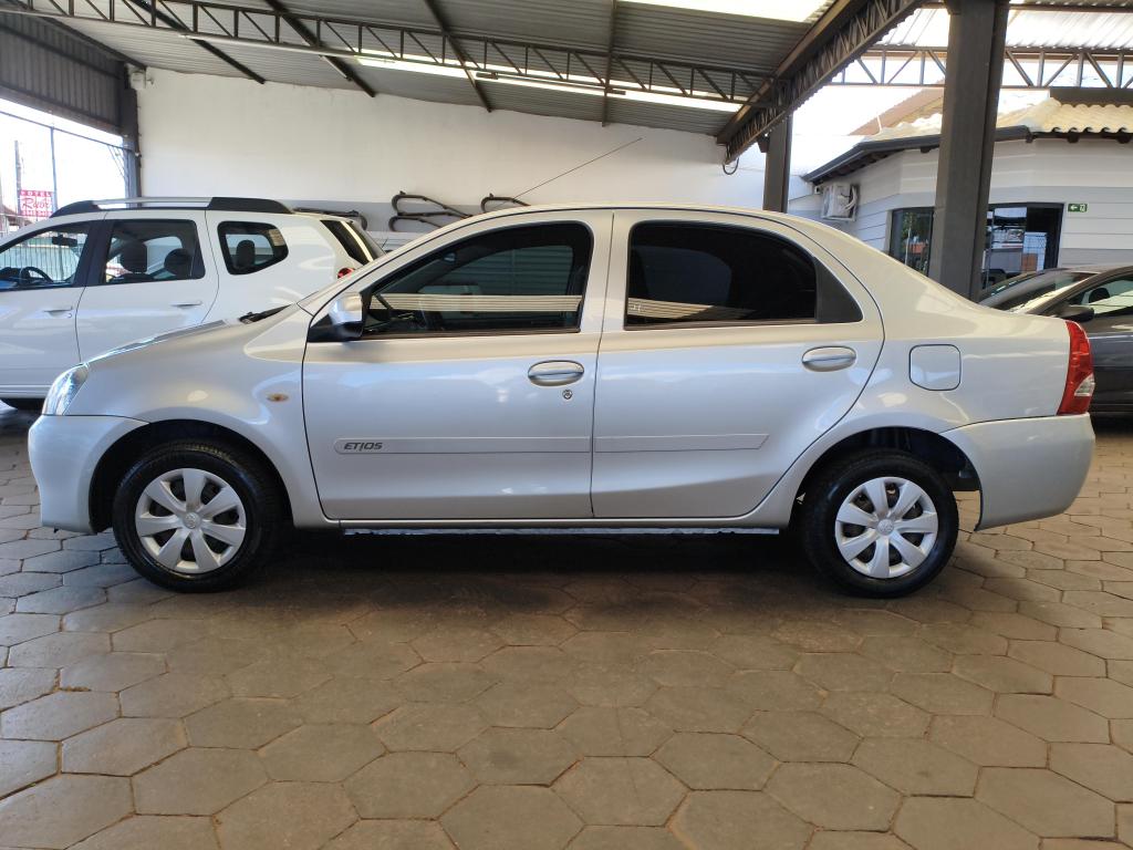 TOYOTA Etios Sedan - Foto