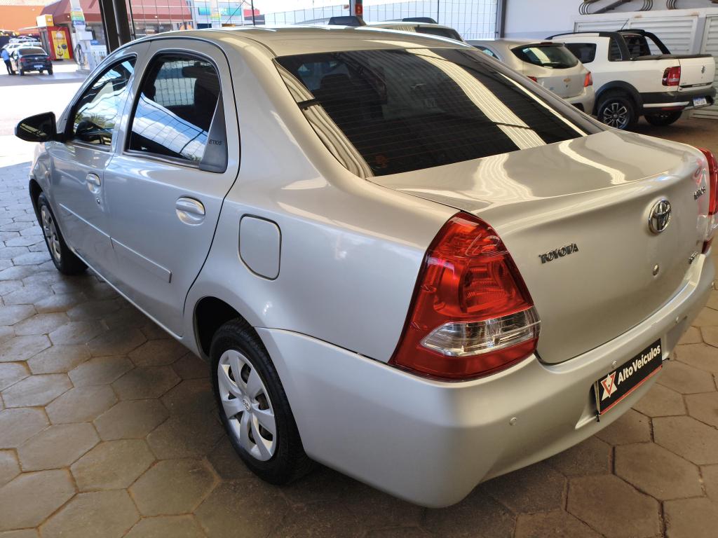 TOYOTA Etios Sedan - Foto