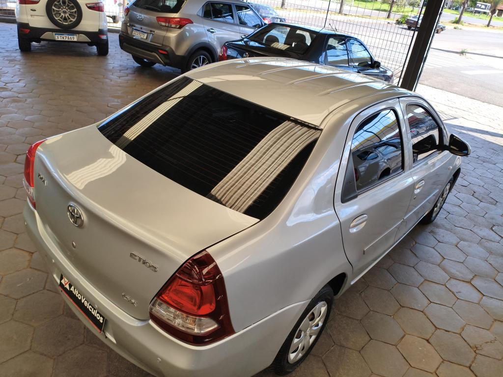 TOYOTA Etios Sedan - Foto