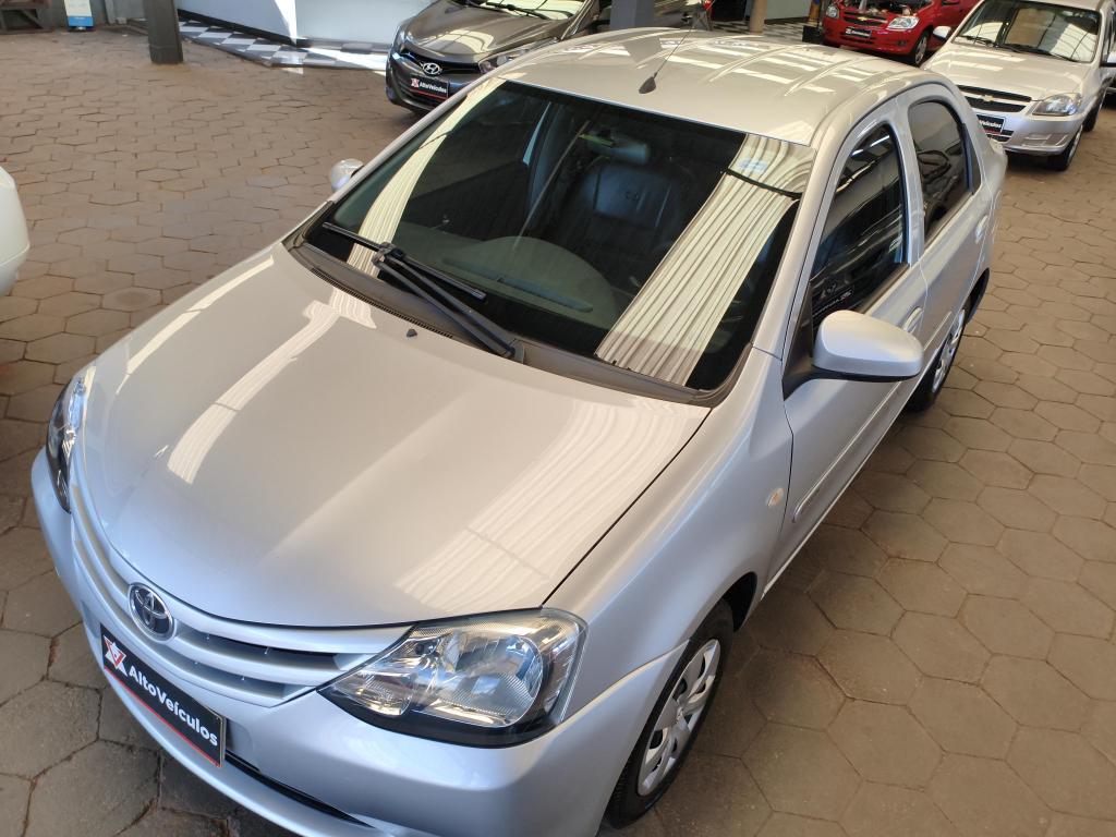 TOYOTA Etios Sedan - Foto