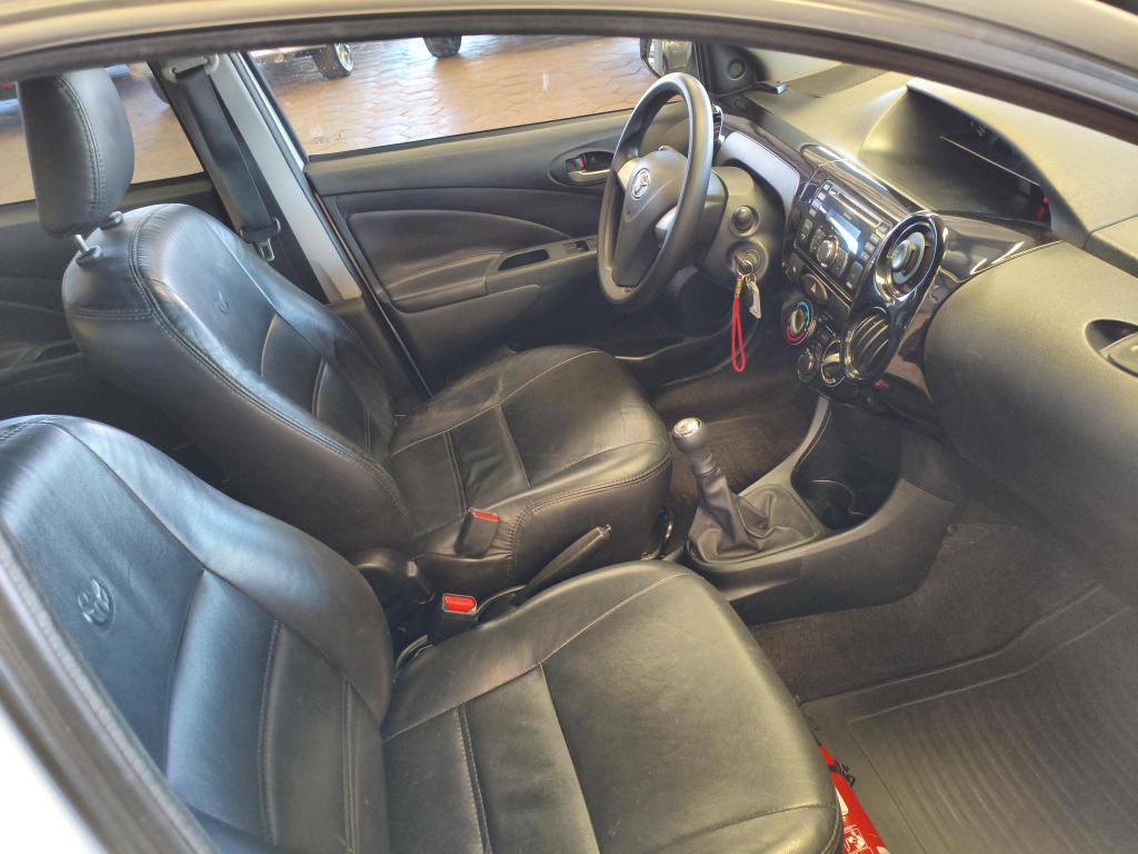 TOYOTA Etios Sedan - Foto