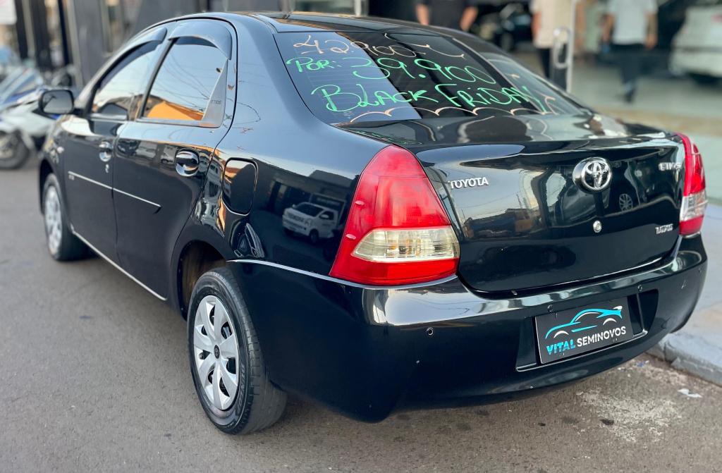 TOYOTA Etios Sedan - Foto