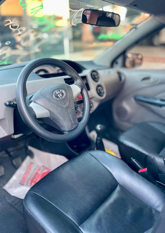 TOYOTA Etios Sedan - Foto