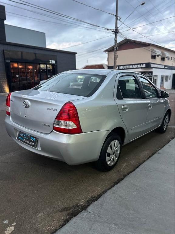 TOYOTA Etios Sedan - Foto