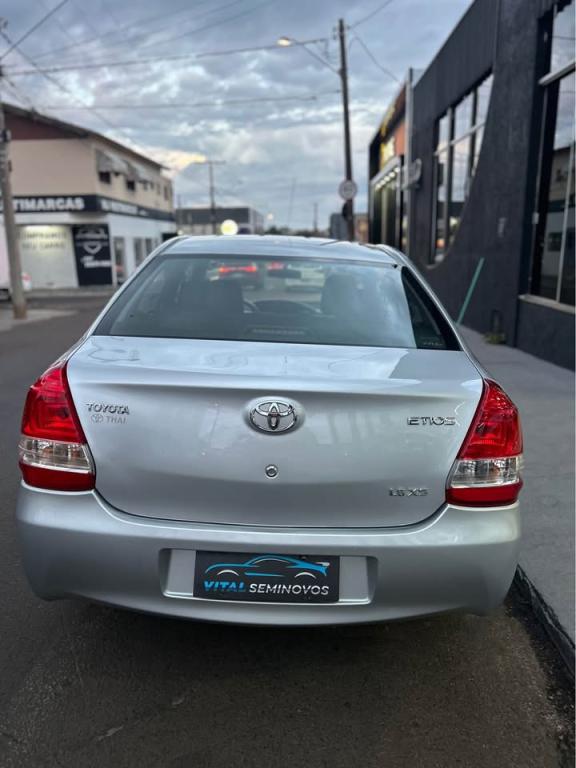 TOYOTA Etios Sedan - Foto