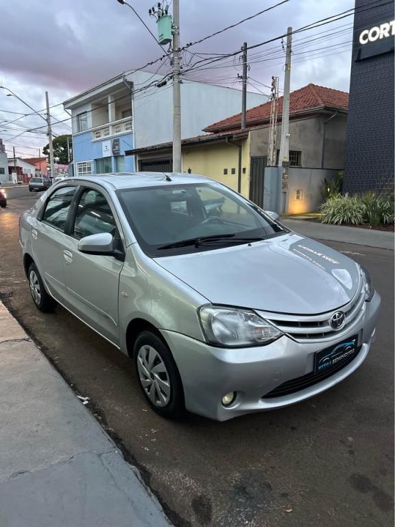 TOYOTA Etios Sedan - Foto