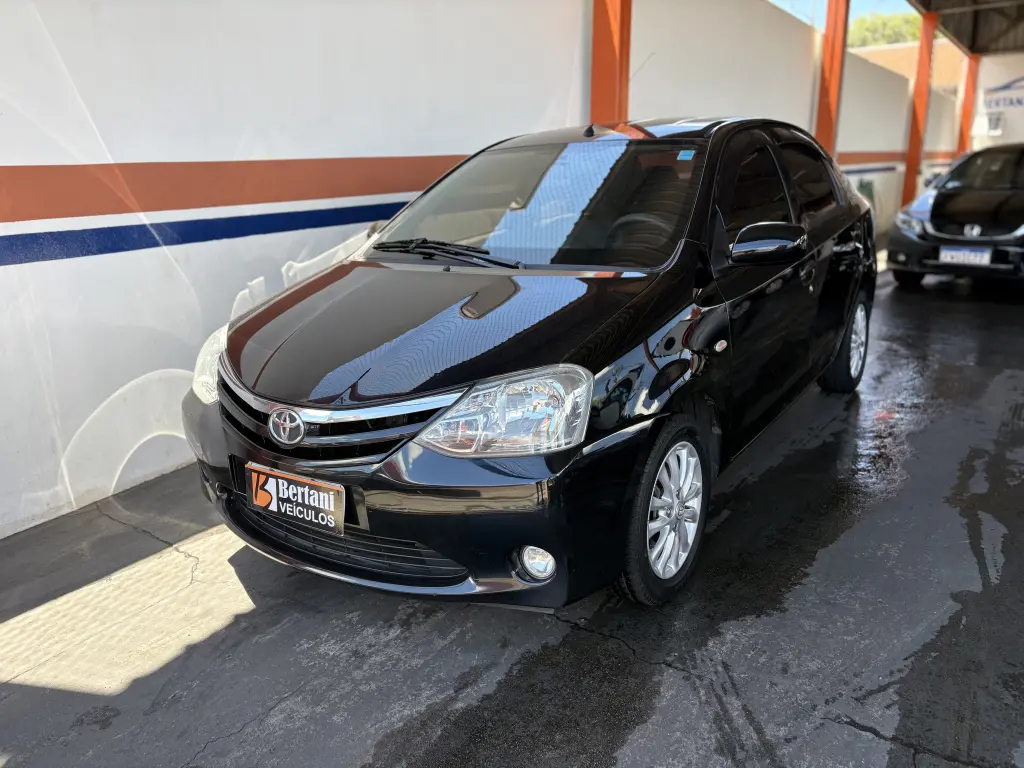 TOYOTA Etios Sedan - Foto