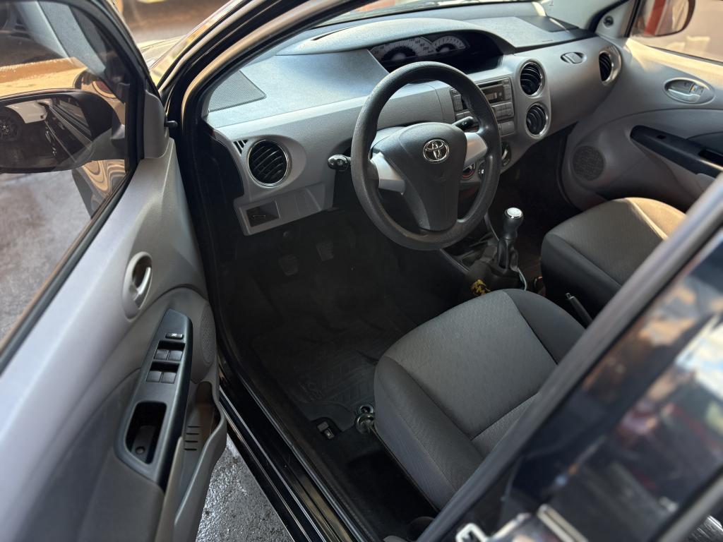 TOYOTA Etios Sedan - Foto