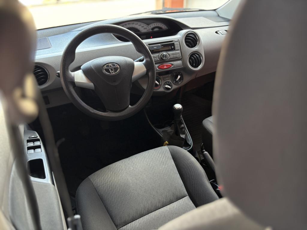 TOYOTA Etios Sedan - Foto