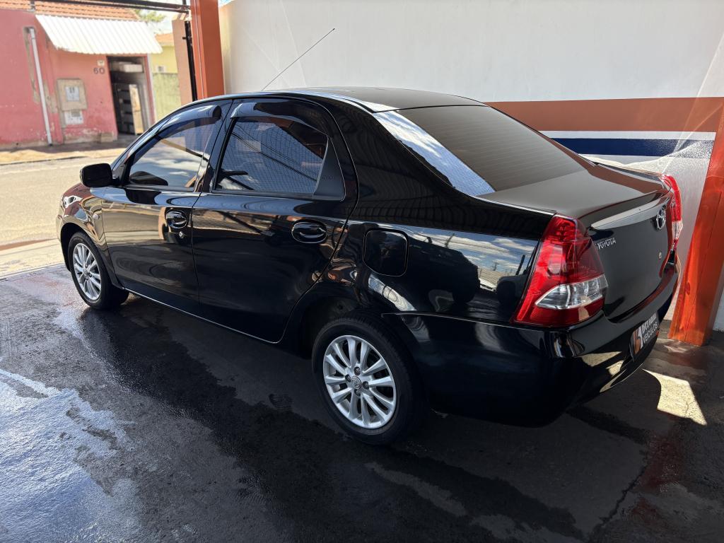 TOYOTA Etios Sedan - Foto