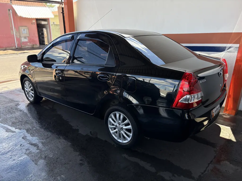 TOYOTA Etios Sedan - Foto