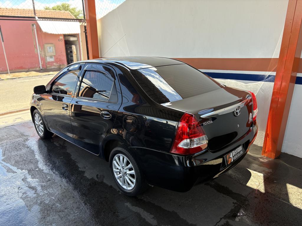 TOYOTA Etios Sedan - Foto