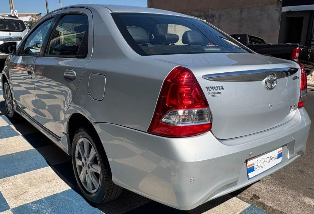 TOYOTA Etios Sedan - Foto