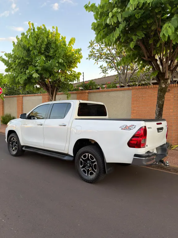 TOYOTA Hilux Caminhonete - Foto