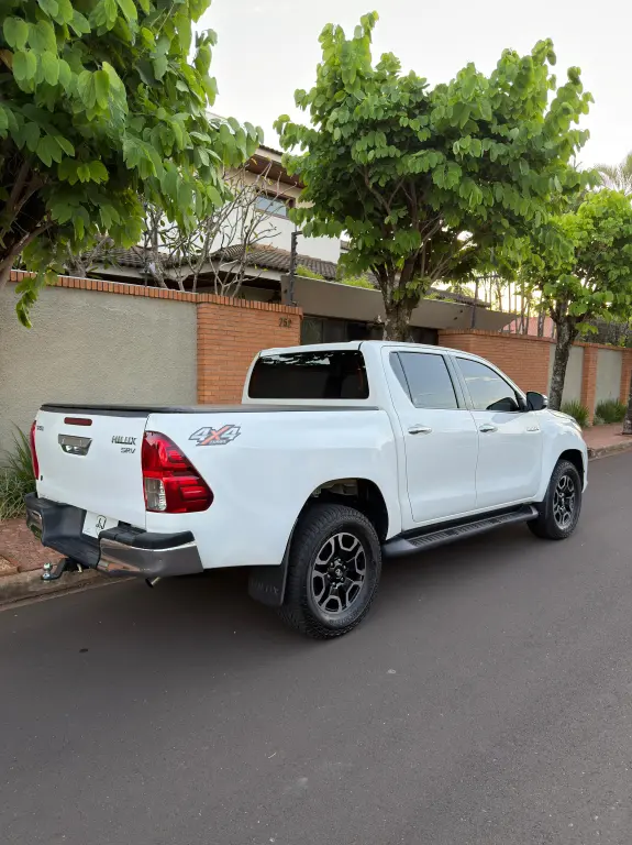 TOYOTA Hilux Caminhonete - Foto