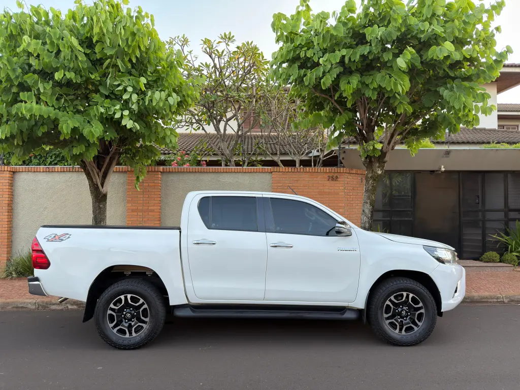 TOYOTA Hilux Caminhonete - Foto