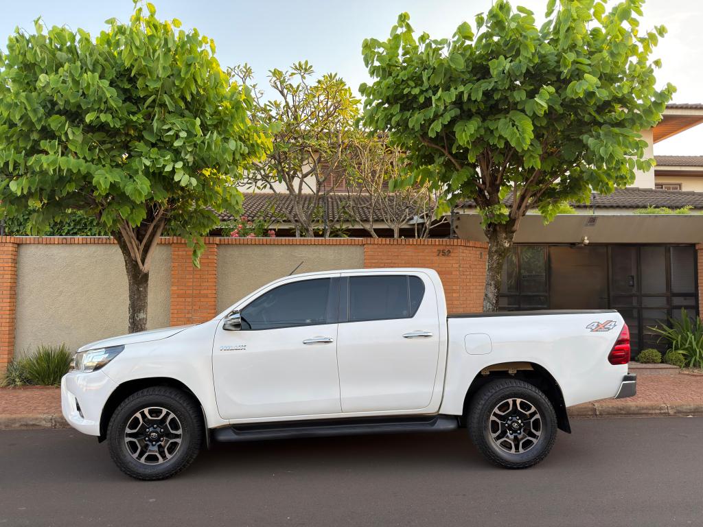 TOYOTA Hilux Caminhonete - Foto