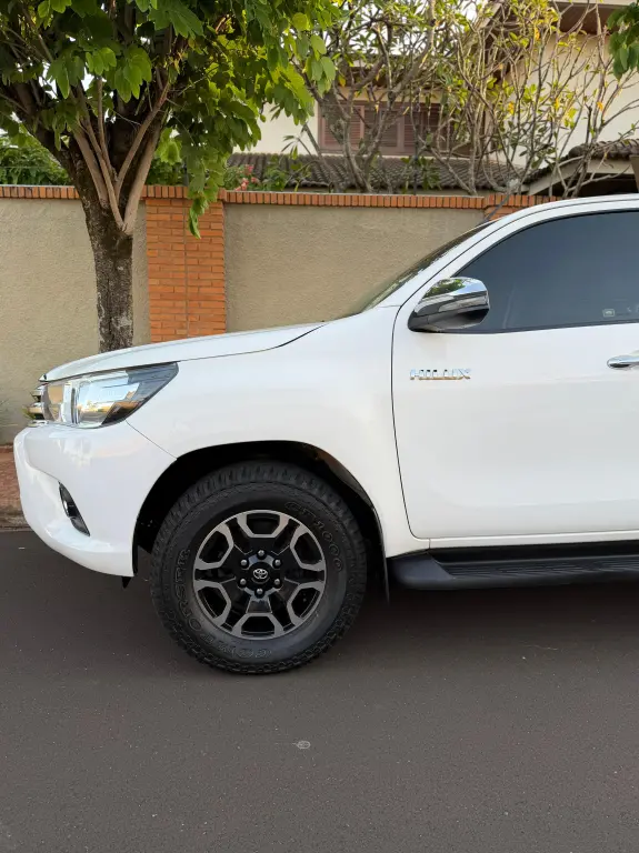 TOYOTA Hilux Caminhonete - Foto