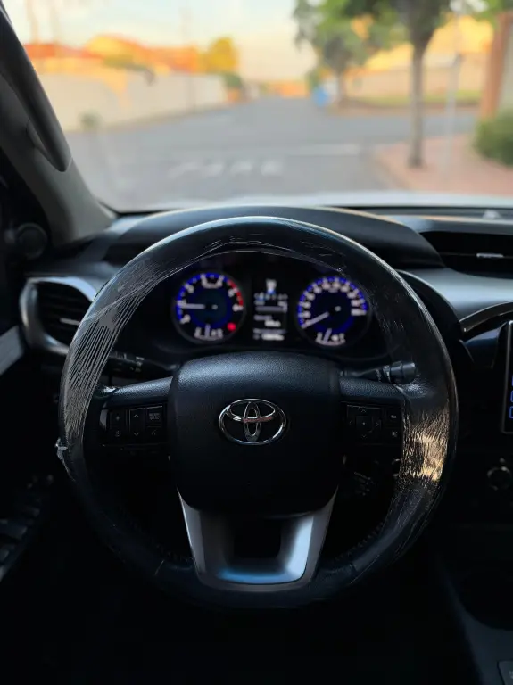 TOYOTA Hilux Caminhonete - Foto
